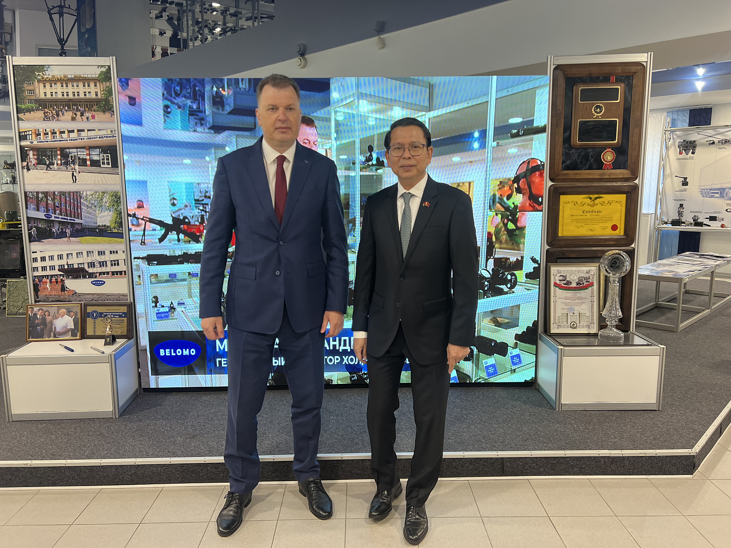 Посольство Социалистической Республики Вьетнам посетило музей ОАО «ММЗ имени С.И. Вавилова - управляющая компания холдинга «БелОМО»